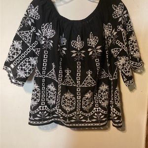 Women’s GAP Embroidered Eyelet Boho Peasant Blouse. Black with White Sz S